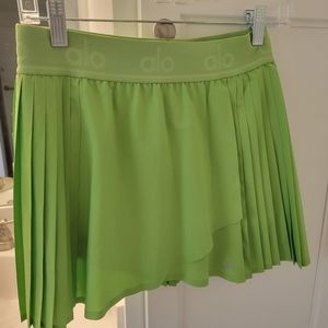 Lime Green Alo yoga pleated tennis skirt with built-in shorts size small
